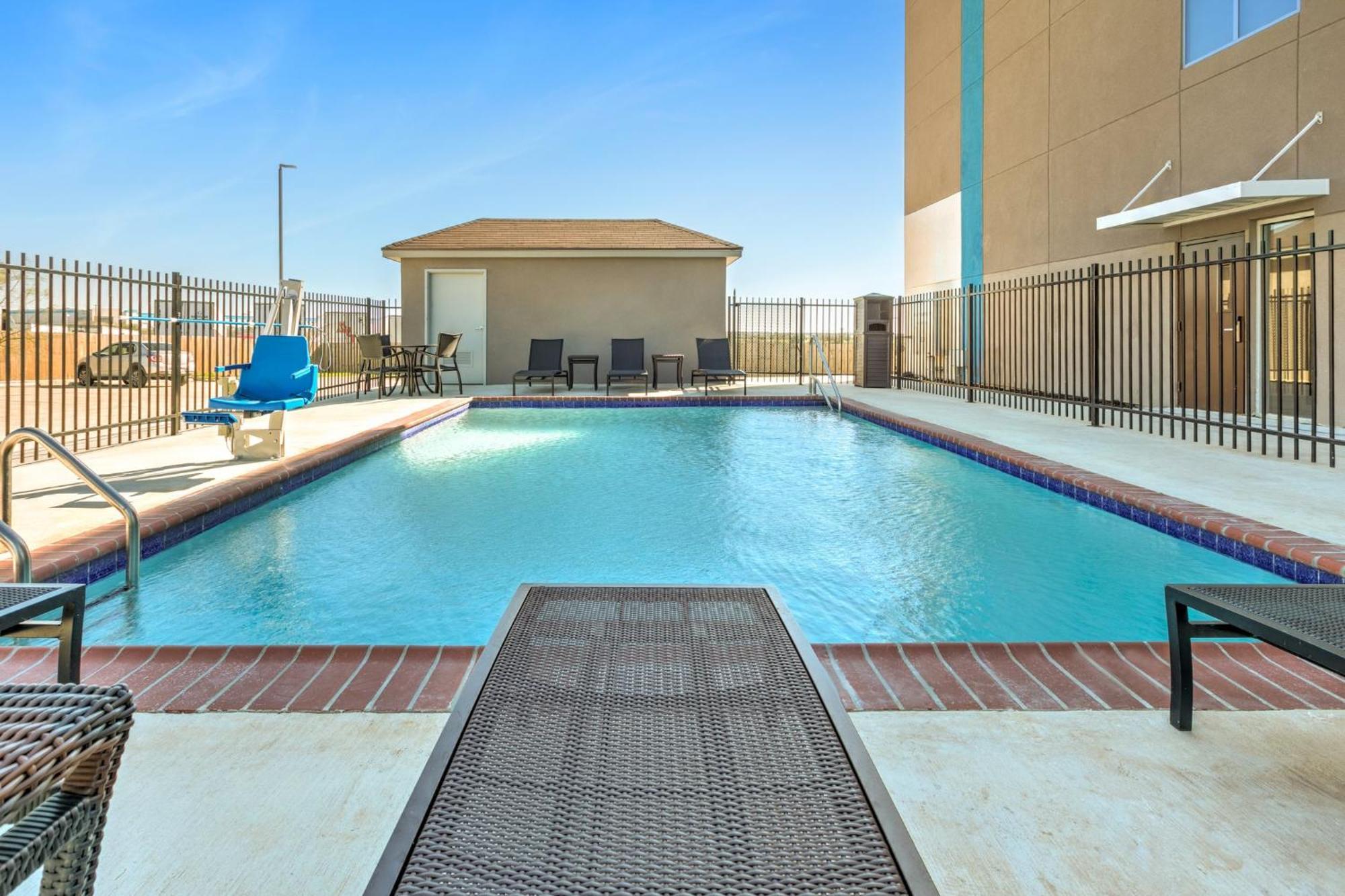 Holiday Inn Express - San Antonio East I-10 By Ihg Exterior foto